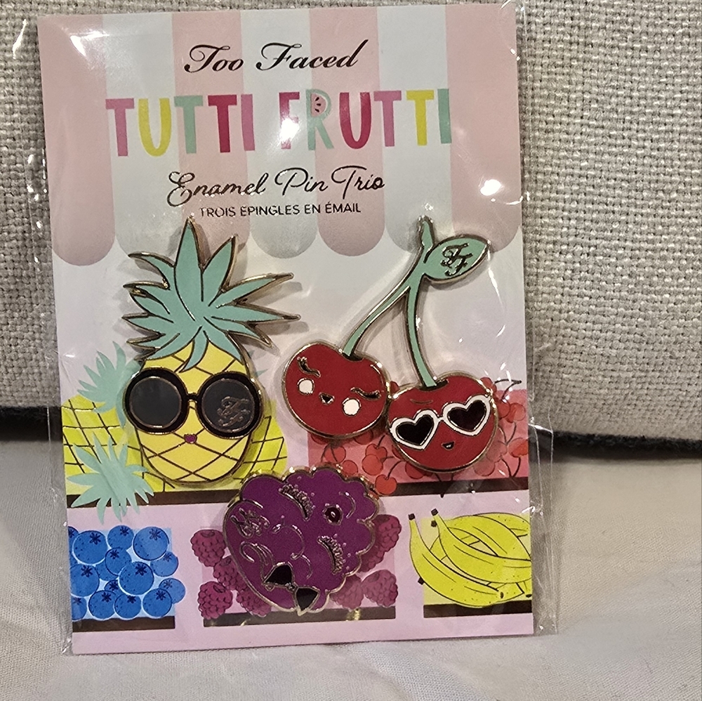 Too Faced Red and Green Jewelry Set